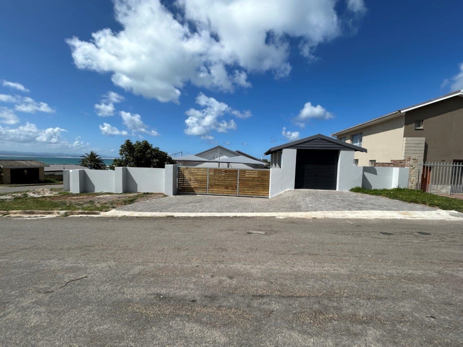 9 Bedroom Property for Sale in Jeffreys Bay Central Eastern Cape